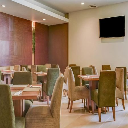 Townhouse Oak Hotel Grand Cikarang Exterior foto