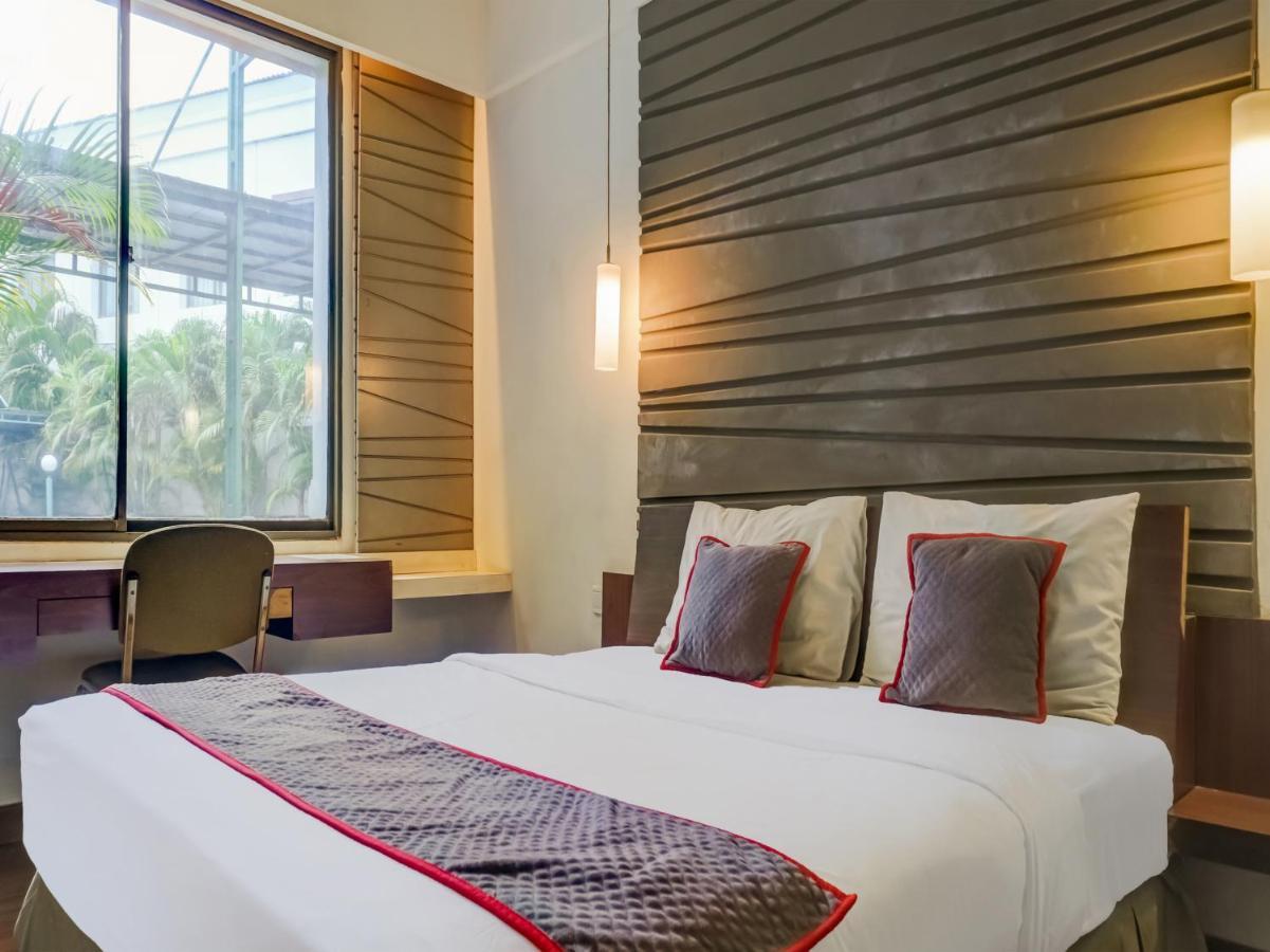 Townhouse Oak Hotel Grand Cikarang Exterior foto