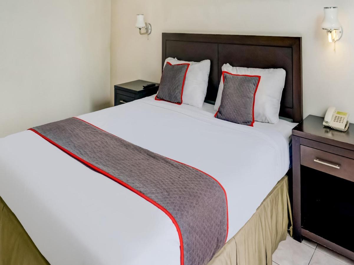 Townhouse Oak Hotel Grand Cikarang Exterior foto